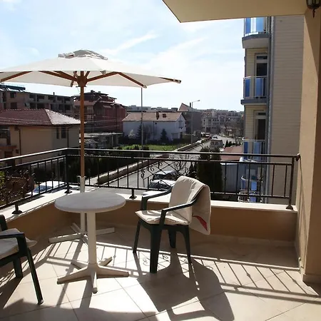 Bay Гостевой дом Равда