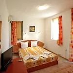 Bay 4* رافدا